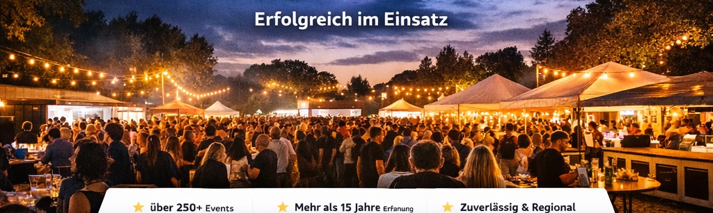 Besucher und Festbetrieb bei Abendstimmung